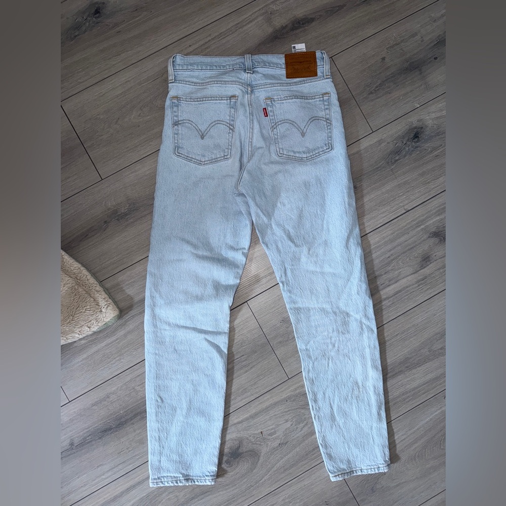 Levi's Women's Wedgie Light Blue High Rise Jeans - Picture 3 of 9